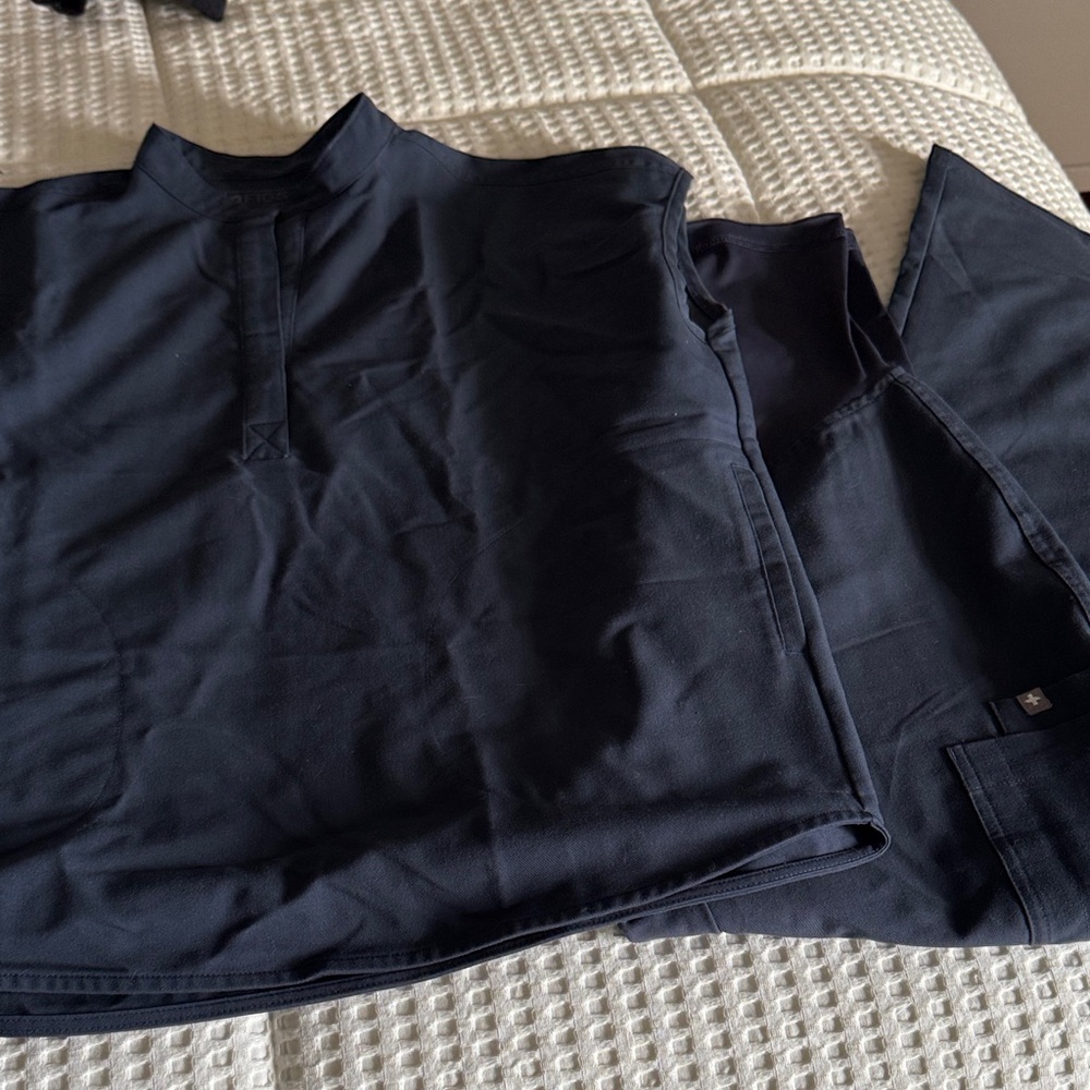 Figs maternity Dark Harbour small Top and medium Pants Set
